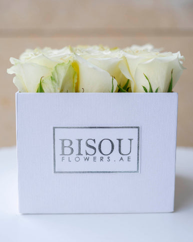 9 white roses box