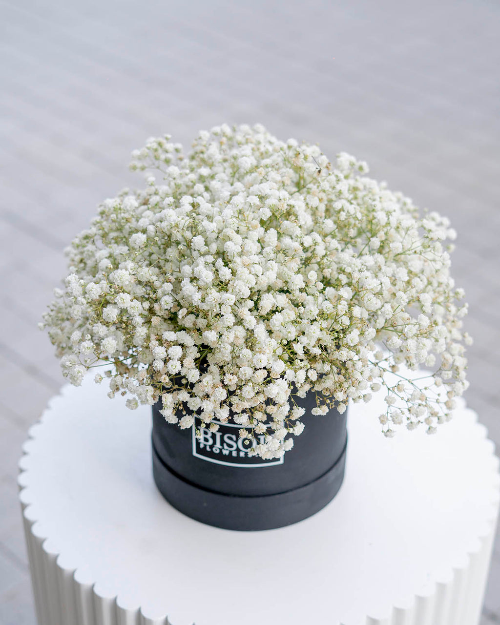 baby gypsophila 5 flower drum box arrangement