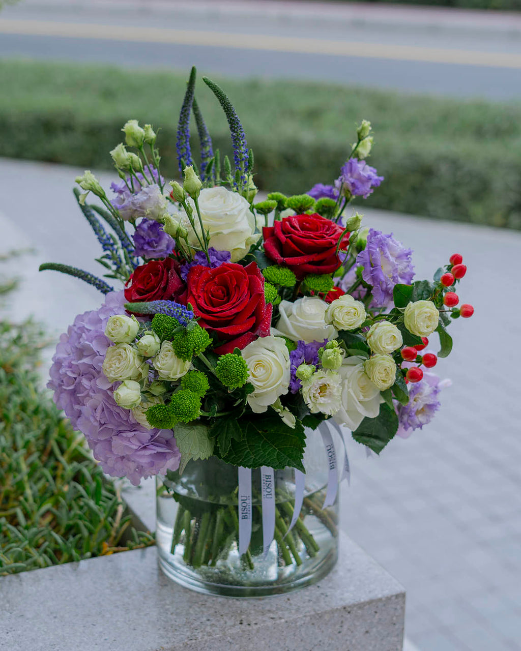 Cicely hand-tight flower arrangement
