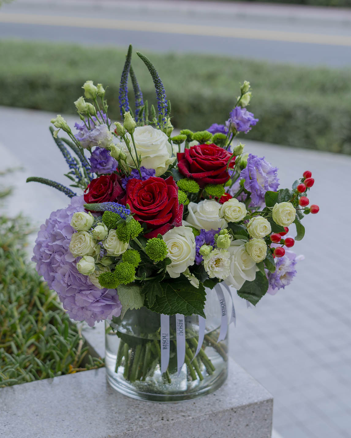 Cicely hand-tight flower arrangement